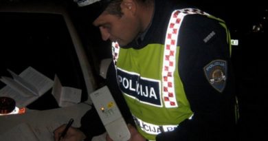 Policija od večeras ponovo u akciji – alkotestirat će se svi zaustavljeni vozači, kontrola i pojaseva Policija od večeras ponovo u akciji – alkotestirat će se svi zaustavljeni vozači, kontrola i pojaseva