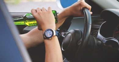 Usred dana pijani 28-godišnjak skrivio direktni sudar – teško ozlijeđena 18-godišnjakinja, opravlja se u karlovačkoj bolnici Usred dana pijani 28-godišnjak skrivio direktni sudar – teško ozlijeđena 18-godišnjakinja, opravlja se u karlovačkoj bolnici