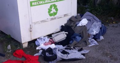 Smeće se “paca” na 30 stupnjeva, a mačke razvlače vreće! Smeće se “paca” na 30 stupnjeva, a mačke razvlače vreće!