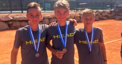 Dorian Salopek sa reprezentacijom na finalnom turniru u Francuskoj Dorian Salopek sa reprezentacijom na finalnom turniru u Francuskoj