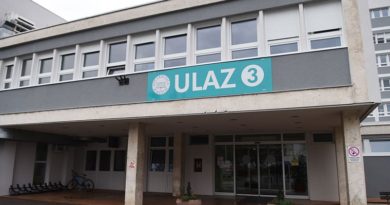 Nakon pohvala koje su postale viralni hit, povratak u stvarnost: Dug karlovačke bolnice prema dobavljačima narastao na 30 milijuna kn Nakon pohvala koje su postale viralni hit, povratak u stvarnost: Dug karlovačke bolnice prema dobavljačima narastao na 30 milijuna kn