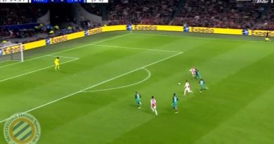 Vratar Ajaxa digao navijače na noge, pa šokirao sve Vratar Ajaxa digao navijače na noge, pa šokirao sve