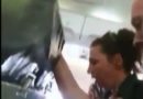 Zbog snažnih turbulencija stjuardesa odletjela u strop, uspaničeni putnici vrištali Zbog snažnih turbulencija stjuardesa odletjela u strop, uspaničeni putnici vrištali