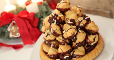 Croquembouche – svečani francuski kolač Croquembouche – svečani francuski kolač