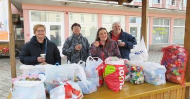 Ogulinci u velikom broju podržali akciju prikupljanja plastičnih čepova Ogulinci u velikom broju podržali akciju prikupljanja plastičnih čepova