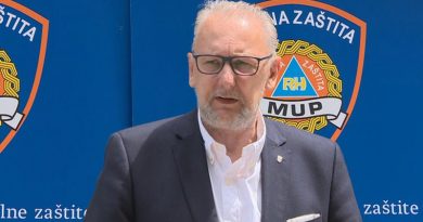 BOŽINOVIĆ SAVJETUJE GRAĐANIMA DA NE IDU NA GROBLJE ZA BLAGDAN SVIH SVETIH: ‘Odajte počast na neki drugi način’ BOŽINOVIĆ SAVJETUJE GRAĐANIMA DA NE IDU NA GROBLJE ZA BLAGDAN SVIH SVETIH: ‘Odajte počast na neki drugi način’