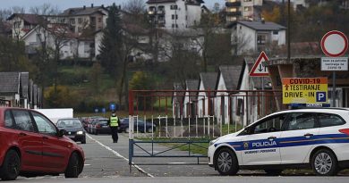 Velika gužva i danas na karlovačkom “Korona Drive-u” u Luščiću – čeka se satima, neki se pitaju zašto nema sanitarnog čvora?! Velika gužva i danas na karlovačkom “Korona Drive-u” u Luščiću – čeka se satima, neki se pitaju zašto nema sanitarnog čvora?!