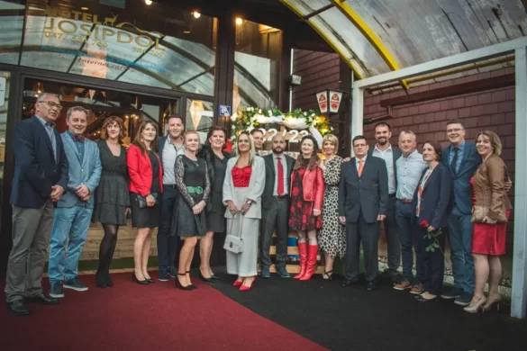 Ravnatelj, razrednici i pozvane profesorice i profesori